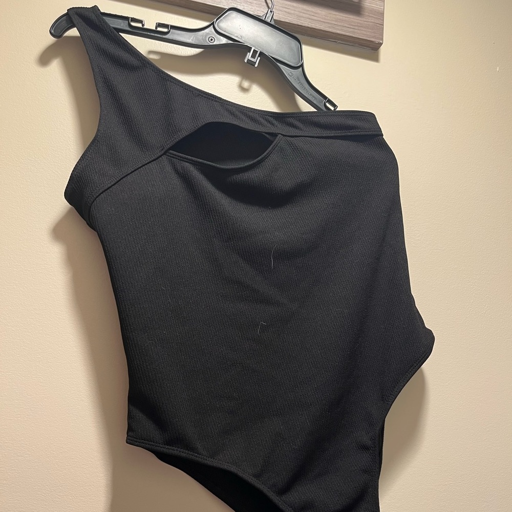 One shoulder black medium one piece bathing suit